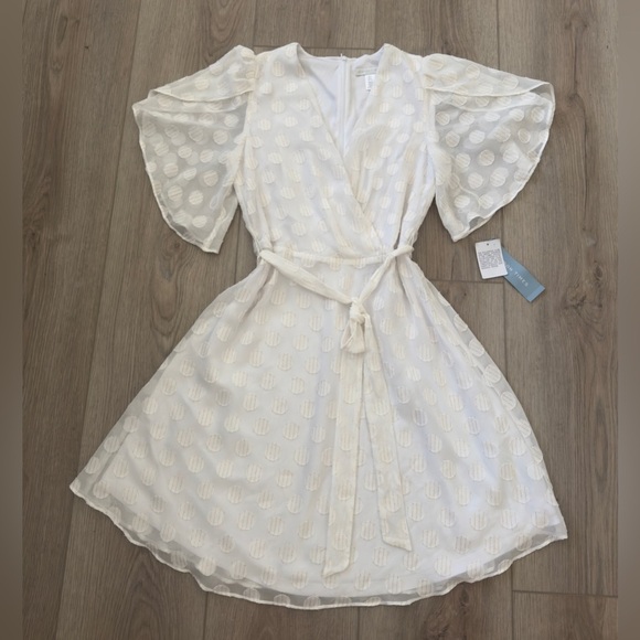 London Times White Flutter Sleeve Mini Dress 🤍 - Picture 2 of 11